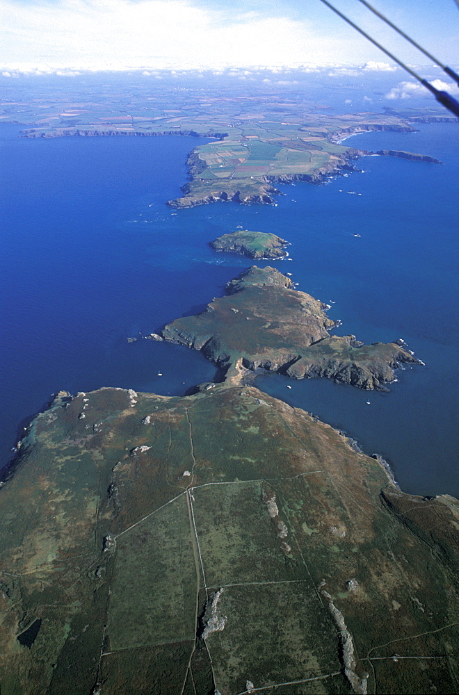 Aerial view of Skomer Island, West Wales, UK     (rr)