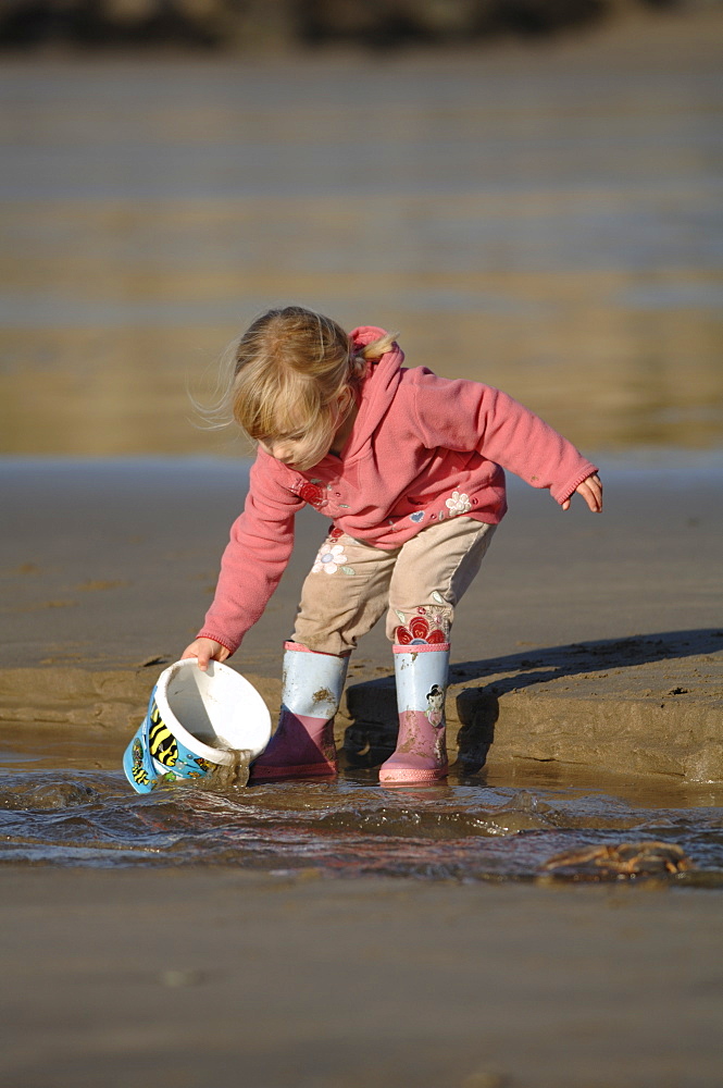 Young girl, Whitesands Beach, St Davids, Pembrokeshire, Wales, UK, Europe