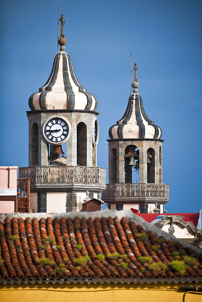 04/04/2009. Plaza de la Constition (world heritage site) of La Orotava on Tenerife Island, Canary islands. Bell tower of the Church de La Conception. Santa Cruz, La Orotava (world heritage site), Tenerife Island. Canary Islands