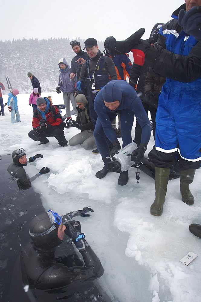 Christian Ernist (Sweden) & Christian maldame (France during the static apnea.at the Oslo Ice Challenge 2009. Oslo, Norway