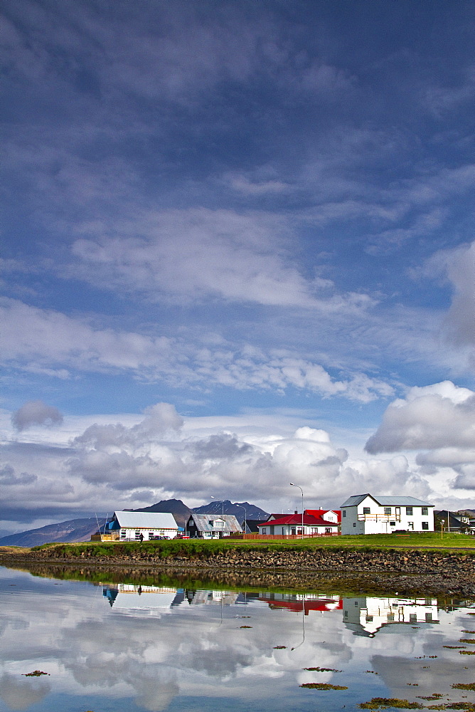 A view of picturesque Hofn ï¿½Ã¯ï¿½Â¿ï¿½Â½ï¿½Ã‚ï¿½Â¡ Hornafirti along the remote southeastern coast of Iceland