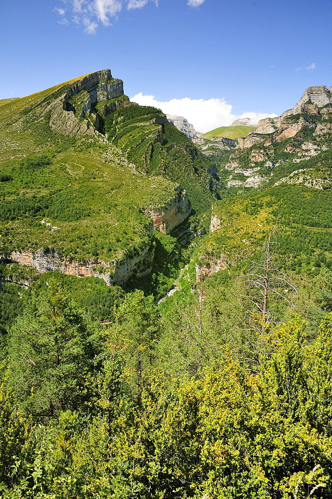 Anisclo Canyon and eroded karst limestone Mondoto peak, Ordesa and Monte Perdido National Park, Huesca, Aragon, Spain, Europe