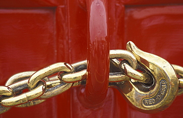 Chain and hook on Budweiser Carriage.