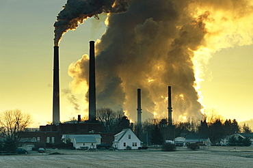 Coal burning power plant in Conesville, Ohio. An overwhelming majority of scientists from around the world now believe that carbon dioxide emmisions from the burning of fossil fuels is warming the earth.