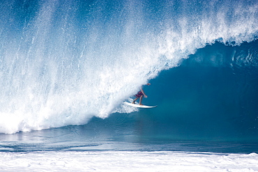 Randall Paulson  surfing at Pipeline on Oahu's north shore, Dec 1th 2004