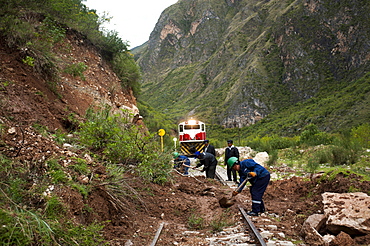 A crew of workers clears the tracks of the train that connects the Peruvian cities of Huancayo and Huancavelica. During the rainy season, January to March, the route is heavily affected by landslides.