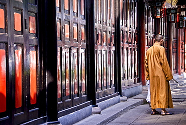 Buddhist monk at the Wenshu Temple in Chengdu. Sichuan. China