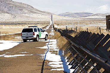 The border crossing at Columbus, NM, has Normandy-style fencing running east.