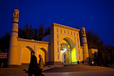 Id Kah mosques at night, Kashgar, Xinjiang, China.