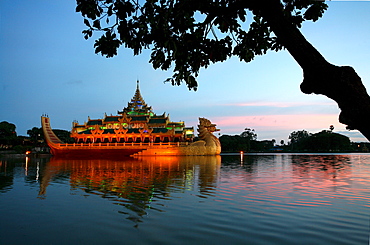 KARAWEIK IN THE LAKE KANDGAWGYI YANGON Restaurant Boat in Yangon