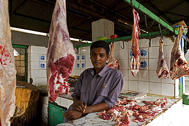 Hai el-Arab Souq in Omdurman is the largest souq in Sudan. Everything from food stalls to ironmongers  can be found here.