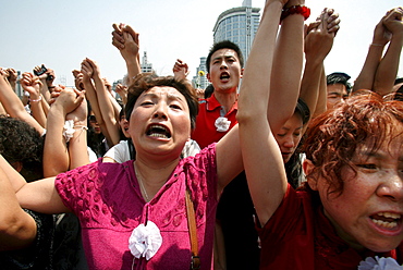 Chinese mourners shout nationalist slogans after a three minute silence to grieve Sichuan's earthquake victims in Chengdu's central square.