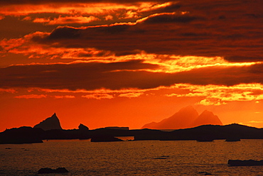 Shackleton Mountain & vicinity at sunset