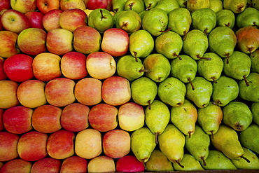 Red apples and green pears lay in a pile at a fruit stand in Maryland, USA.