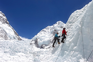 Mountaineers climbing up the Khumbu Icefall on the route up Everest, Everest Base Camp, Khumbu, Nepal