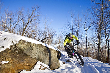 Man fatbiking