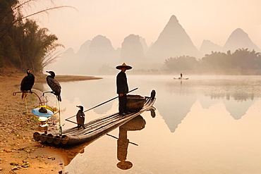 Chinese fisherman fishing in Li Jang River with cormorant birds, Guilin