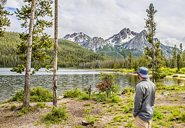 Looking at Lake Stanley and the Sawtooth Mountains