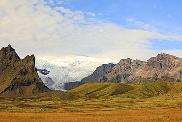 Majestic natural scenery with view of glacier and mountains, Vatnajokull National Park, Iceland