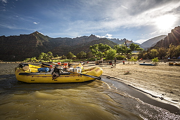 Camp on a Green river rafting trip, Desolation/Gray Canyon section, Utah, USA