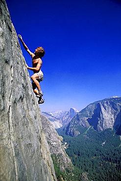 Tim O'Neil free climbing East Buttress on El Capitan in Yosemite National Park, California.