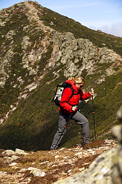 An athletic female hikes the Franconia Ridge Trail.