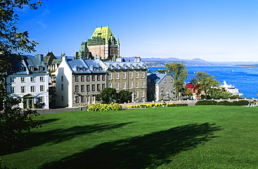 View Of Historic QuâˆšÂ©bec City And The Saint Lawrence River, QuâˆšÂ©bec, Canada