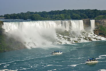 The American Falls And The Maid Of The Mist Looking Towards Niagara Falls State Park - Niagara Falls, New York, Usa