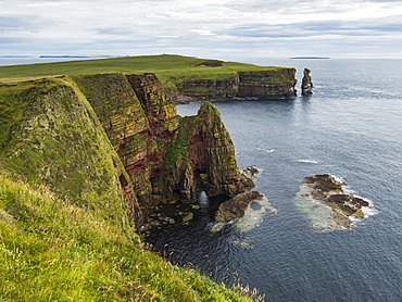 Rugged Cliffs And Sea Stacks Along The Coastline, Duncansby Head, Scotland