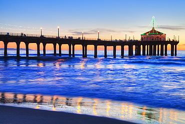 Manhattan Beach Pier At Sunset, Completed In 1920, Roundhouse Marine Studies Lab And Aquarium (Octagonal Building, End Of Pier), Manhattan Beach, California, United States Of America