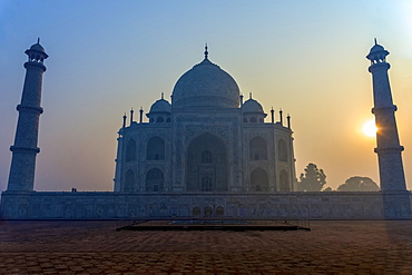 Sun Rising Behind One Of The Minarets Of The Taj Mahal Without A Cloud In The Sky, Agra, Uttar Pradesh, India