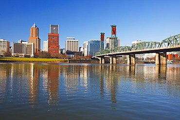 Willamette River And The Waterfront; Portland, Oregon, United States Of America