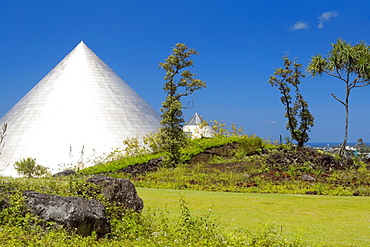 Pyramid in a field, Imiloa Astronomy Center of Hawaii, Hilo, Big Island, Hawaii Islands, USA