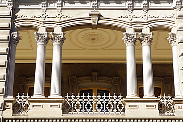 Low angle view of a building, State Capitol Building, Iolani Palace, Honolulu, Oahu, Hawaii Islands, USA