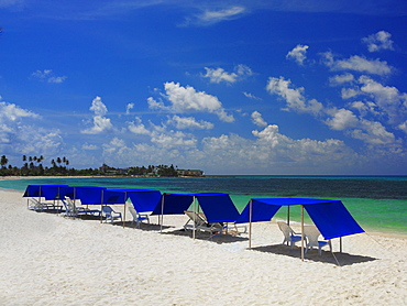 Chairs and lounge chairs under the tents on the beach, Spratt Bight Beach, San Andres, Providencia y Santa Catalina, San Andres y Providencia Department, Colombia