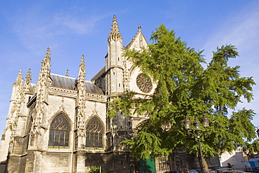 Low angle view of a basilica, St. Michel Basilica, Quartier St. Michel, Vieux Bordeaux, Bordeaux, France