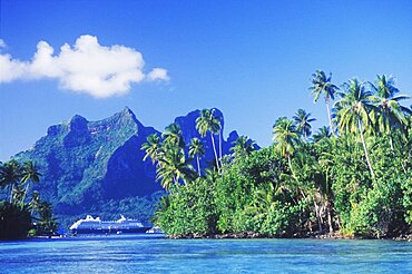 Cruise ship in the sea, Hawaii, USA