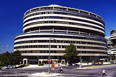 Clear sky over a government building, Washington DC, USA