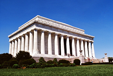 Low angle view of a government building, Lincoln Memorial, Washington DC, USA