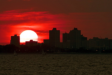 Silhouette of buildings at dusk, Chicago, Illinois, USA