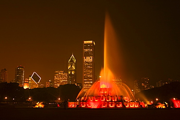 Water fountain lit up at night, Clarence Buckingham Fountain, Chicago, Illinois, USA