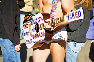 Mid section view of a man playing the guitar