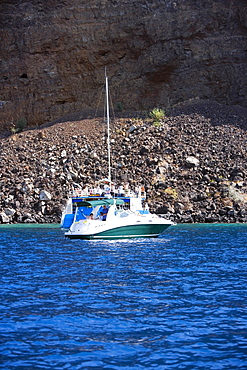 Tourboat in the sea, Captain Cook's Monument, Kealakekua Bay, Kona Coast, Big Island, Hawaii islands, USA