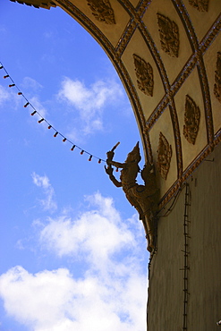 Low angle view of a statue on a wall of an archway, Victoria Memorial, Laos