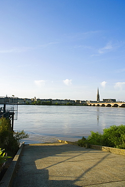 Arch bridge across a river, Pont De Pierre, St. Michel Basilica, Garonne River, Bordeaux, Aquitaine, France