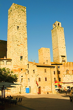 Sidewalk cafe in front of buildings, Palazzo del Podesta, Torri di San Gimignano, San Gimignano, Siena Province, Tuscany, Italy