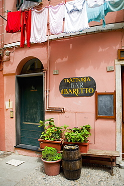 Clothes hanging on a clothesline in front of a house, Italian Riviera, Cinque Terre National Park, Vernazza, La Spezia, Liguria, Italy