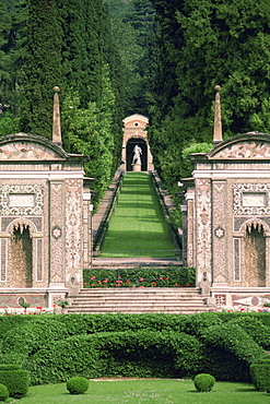 Path in a garden, Villa d Este, Lake Como, Lombardy, Italy