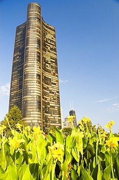 Low angle view of a tower, Lake Point Tower, Chicago, Illinois, USA