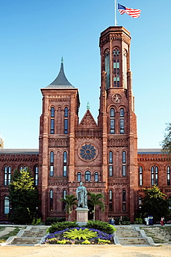 Low angle view of a building, Washington DC, USA